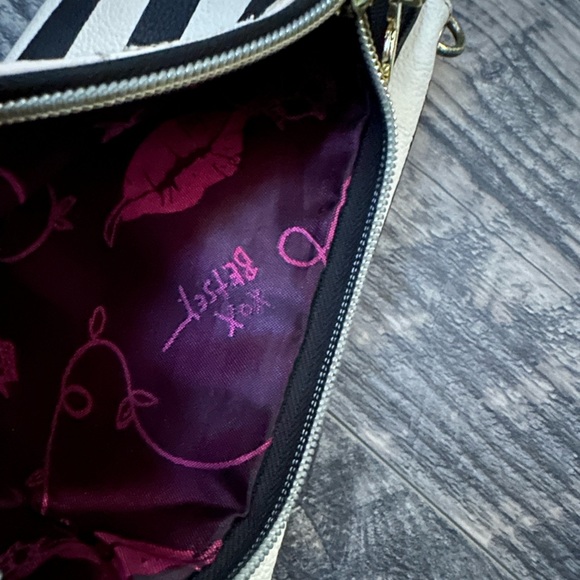 Betsey Johnson purse with matching wristlet - Picture 6 of 15